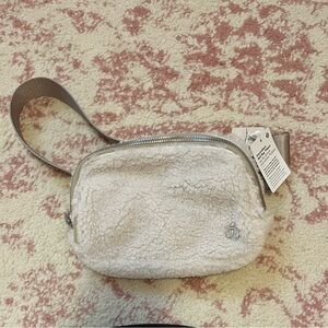 Lululemon belt bag fleece